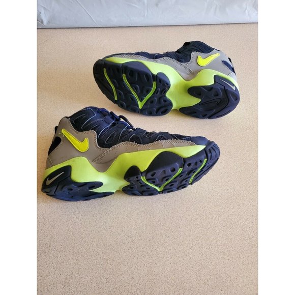 Nike Air Max Slant RARE Size 6.5 Y Dark Grey/Volt- - Picture 3 of 9